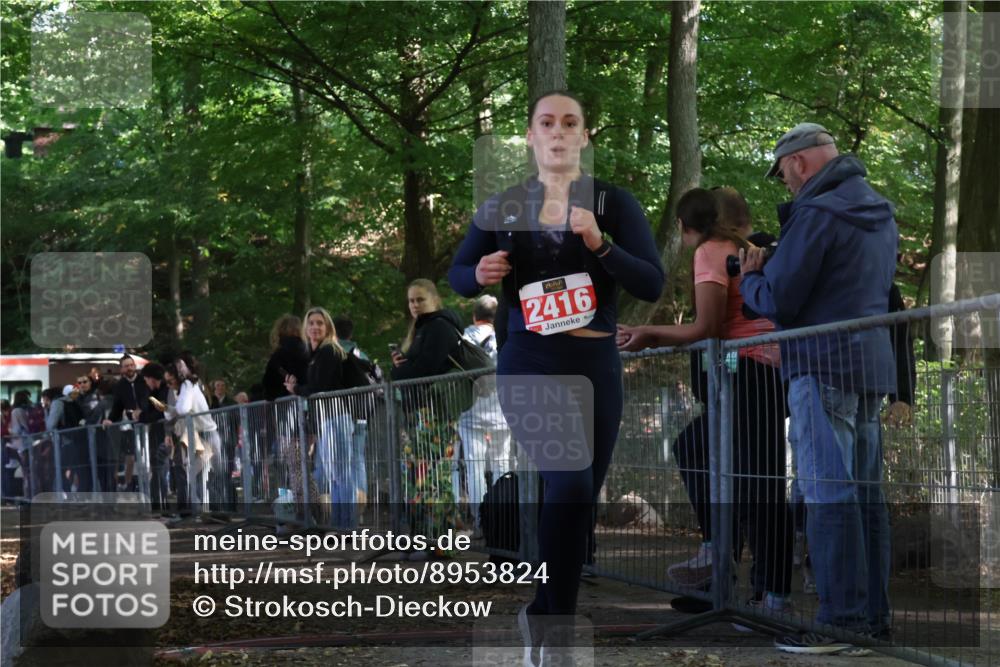 28.09.2025 - 33. Volkslauf durch das schöne Alstertal Strokosch-Dieckow http://msf.ph/oto/8953824 28.09.2025 12:34:43 Ziel 2416 meine-sportfotos.de