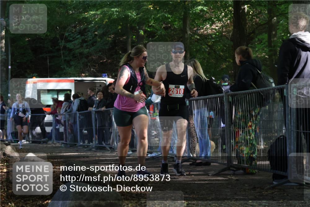28.09.2025 - 33. Volkslauf durch das schöne Alstertal Strokosch-Dieckow http://msf.ph/oto/8953873 28.09.2025 12:35:12 Ziel 2173, 2610, 2625 meine-sportfotos.de