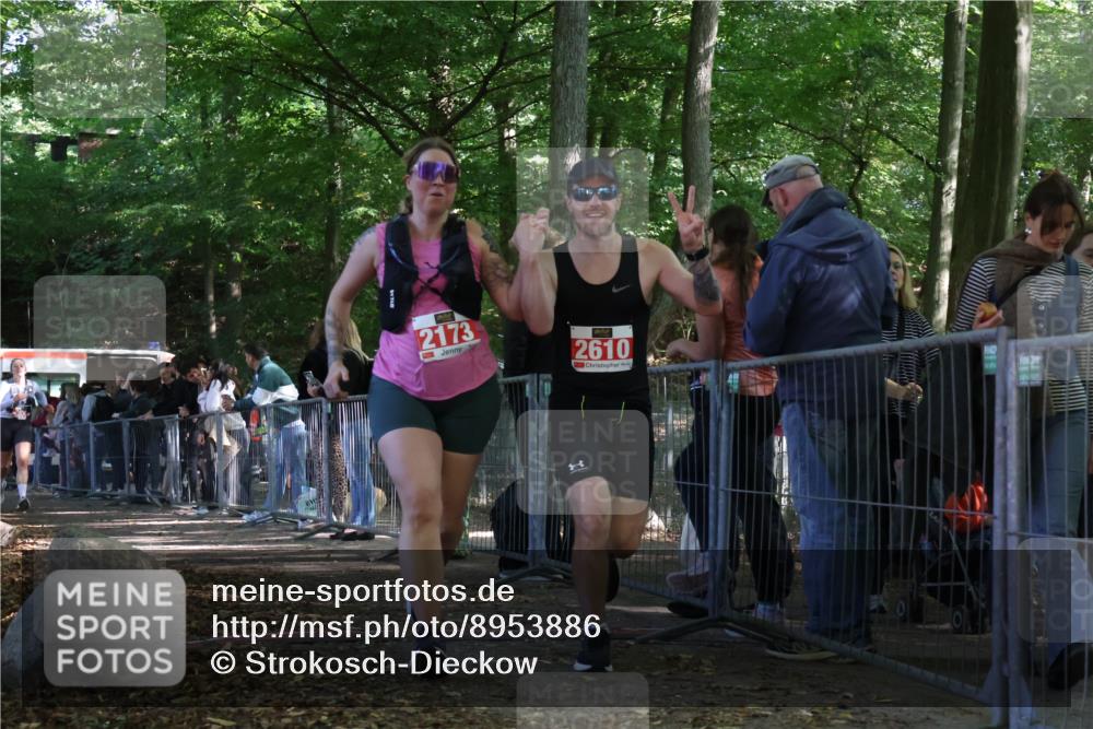 28.09.2025 - 33. Volkslauf durch das schöne Alstertal Strokosch-Dieckow http://msf.ph/oto/8953886 28.09.2025 12:35:13 Ziel 2173, 2610, 2625 meine-sportfotos.de