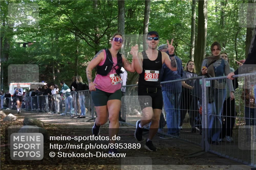 28.09.2025 - 33. Volkslauf durch das schöne Alstertal Strokosch-Dieckow http://msf.ph/oto/8953889 28.09.2025 12:35:14 Ziel 2173, 2289, 2610, 2625 meine-sportfotos.de