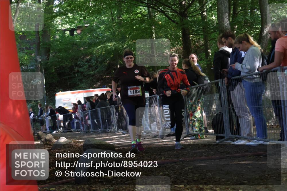 28.09.2025 - 33. Volkslauf durch das schöne Alstertal Strokosch-Dieckow http://msf.ph/oto/8954023 28.09.2025 12:37:31 Ziel 1103 meine-sportfotos.de