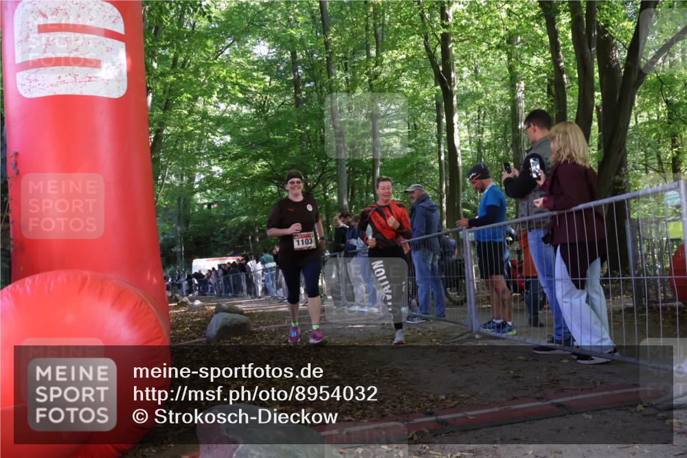 28.09.2025 - 33. Volkslauf durch das schöne Alstertal Strokosch-Dieckow http://msf.ph/oto/8954032 28.09.2025 12:37:32 Ziel 1103 meine-sportfotos.de
