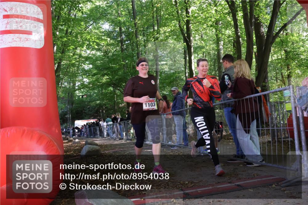 28.09.2025 - 33. Volkslauf durch das schöne Alstertal Strokosch-Dieckow http://msf.ph/oto/8954038 28.09.2025 12:37:33 Ziel 1103 meine-sportfotos.de