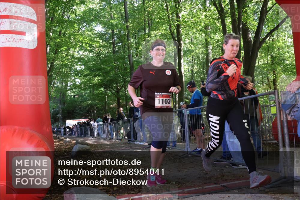 28.09.2025 - 33. Volkslauf durch das schöne Alstertal Strokosch-Dieckow http://msf.ph/oto/8954041 28.09.2025 12:37:33 Ziel 1103 meine-sportfotos.de