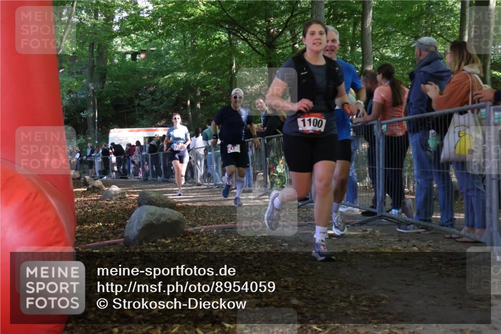 28.09.2025 - 33. Volkslauf durch das schöne Alstertal Strokosch-Dieckow http://msf.ph/oto/8954059 28.09.2025 12:37:49 Ziel 1100, 2186, 2220, 2386 meine-sportfotos.de