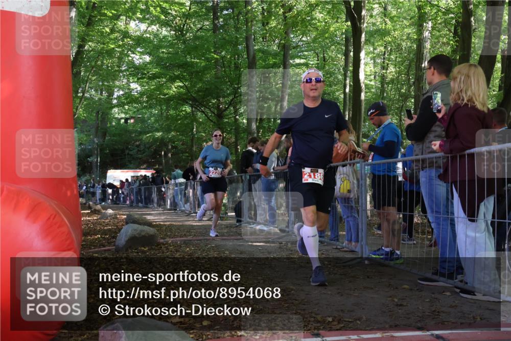 28.09.2025 - 33. Volkslauf durch das schöne Alstertal Strokosch-Dieckow http://msf.ph/oto/8954068 28.09.2025 12:37:51 Ziel 2186, 2220 meine-sportfotos.de