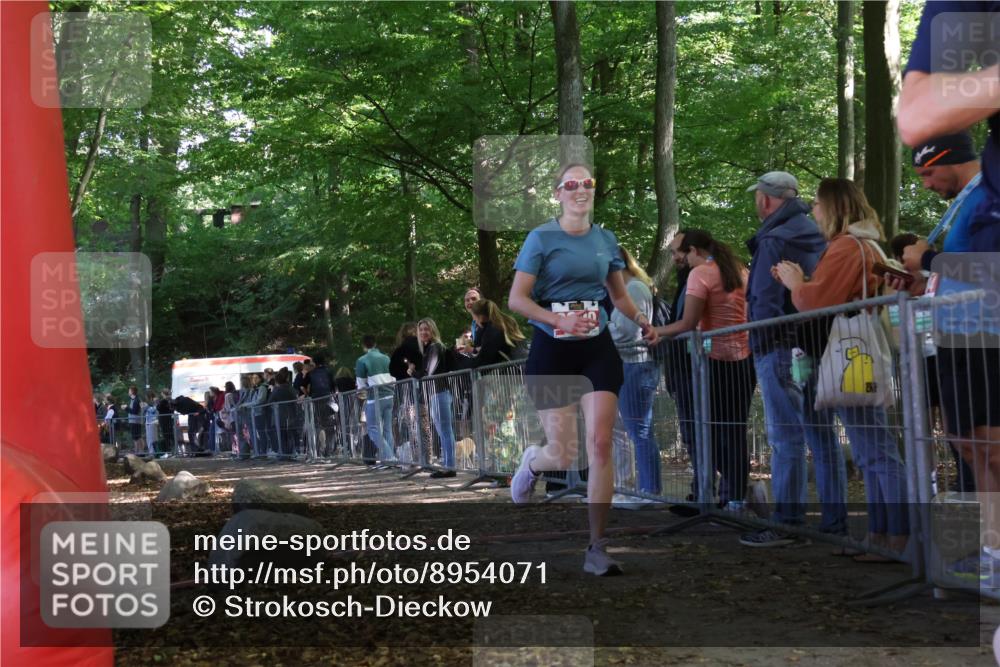28.09.2025 - 33. Volkslauf durch das schöne Alstertal Strokosch-Dieckow http://msf.ph/oto/8954071 28.09.2025 12:37:52 Ziel 2186, 2220 meine-sportfotos.de