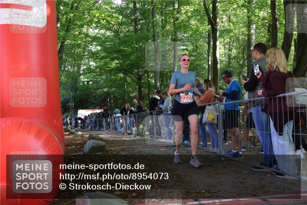 28.09.2025 - 33. Volkslauf durch das schöne Alstertal Strokosch-Dieckow http://msf.ph/oto/8954073 28.09.2025 12:37:53 Ziel 2220 meine-sportfotos.de