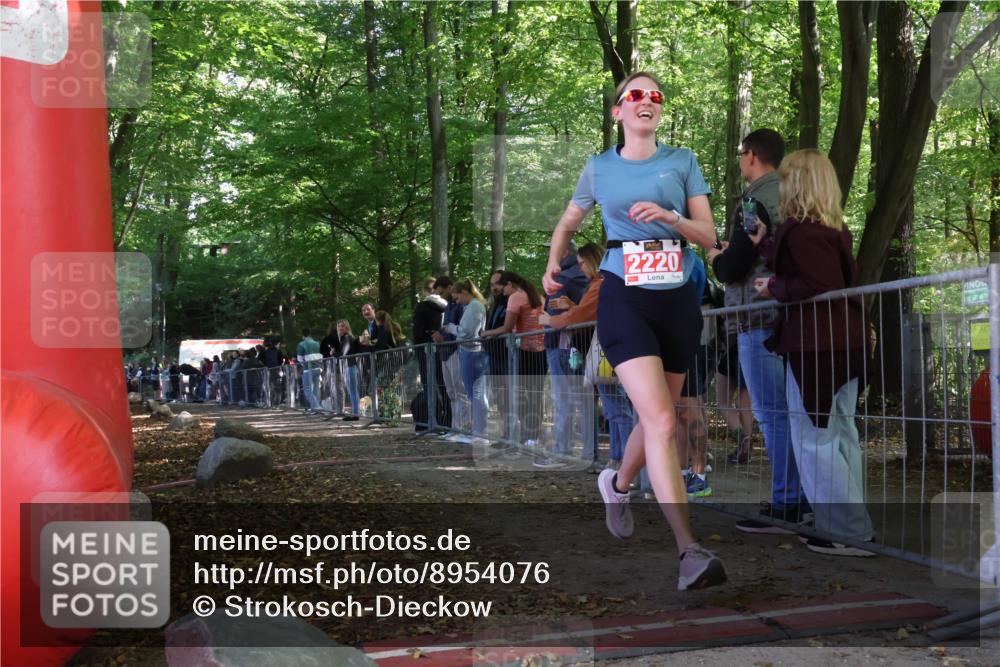 28.09.2025 - 33. Volkslauf durch das schöne Alstertal Strokosch-Dieckow http://msf.ph/oto/8954076 28.09.2025 12:37:53 Ziel 2220 meine-sportfotos.de