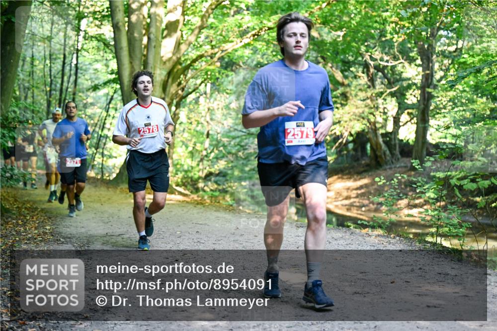 28.09.2025 - 33. Volkslauf durch das schöne Alstertal Dr. Thomas Lammeyer http://msf.ph/oto/8954091 28.09.2025 10:37:52 Laufen 2578, 2579 meine-sportfotos.de