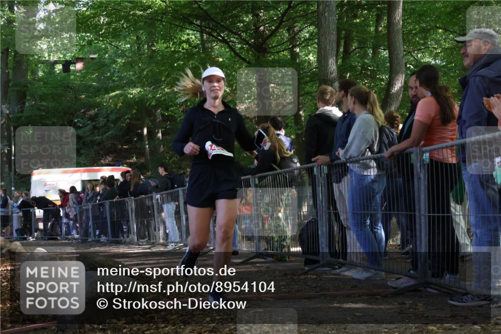 28.09.2025 - 33. Volkslauf durch das schöne Alstertal Strokosch-Dieckow http://msf.ph/oto/8954104 28.09.2025 12:38:14 Ziel 2464 meine-sportfotos.de