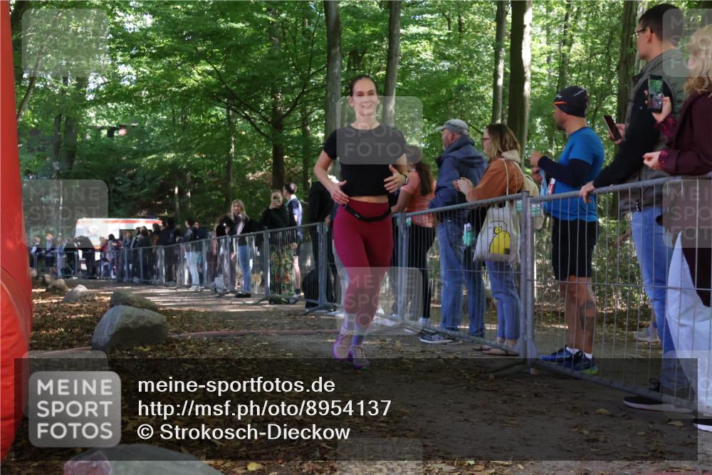 28.09.2025 - 33. Volkslauf durch das schöne Alstertal Strokosch-Dieckow http://msf.ph/oto/8954137 28.09.2025 12:38:26 Ziel 1118 meine-sportfotos.de