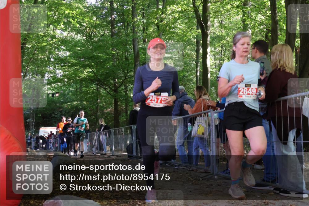 28.09.2025 - 33. Volkslauf durch das schöne Alstertal Strokosch-Dieckow http://msf.ph/oto/8954175 28.09.2025 12:38:54 Ziel 1104, 1754, 2158, 2337, 2575, 2649 meine-sportfotos.de