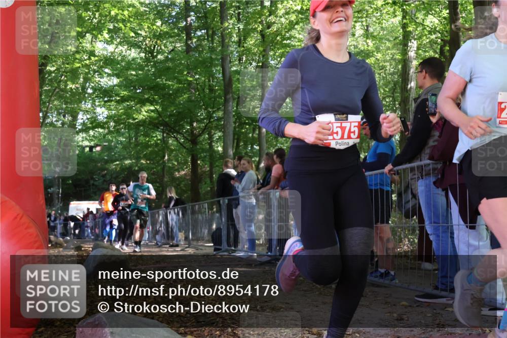 28.09.2025 - 33. Volkslauf durch das schöne Alstertal Strokosch-Dieckow http://msf.ph/oto/8954178 28.09.2025 12:38:54 Ziel 1104, 1754, 2158, 2337, 2575, 2649 meine-sportfotos.de
