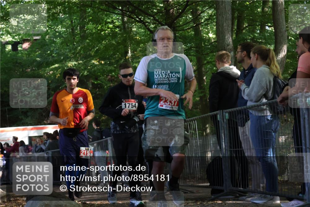 28.09.2025 - 33. Volkslauf durch das schöne Alstertal Strokosch-Dieckow http://msf.ph/oto/8954181 28.09.2025 12:38:56 Ziel 1104, 1754, 2158, 2337, 2554, 2640 meine-sportfotos.de