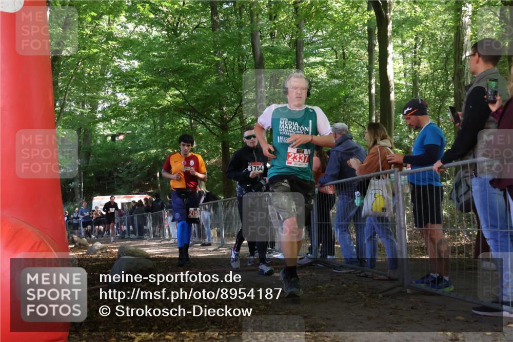 28.09.2025 - 33. Volkslauf durch das schöne Alstertal Strokosch-Dieckow http://msf.ph/oto/8954187 28.09.2025 12:38:57 Ziel 1104, 1754, 2158, 2316, 2337, 2554, 2640 meine-sportfotos.de