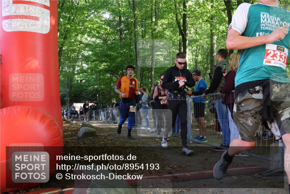 28.09.2025 - 33. Volkslauf durch das schöne Alstertal Strokosch-Dieckow http://msf.ph/oto/8954193 28.09.2025 12:38:59 Ziel 1104, 1754, 2158, 2316, 2554, 2640 meine-sportfotos.de