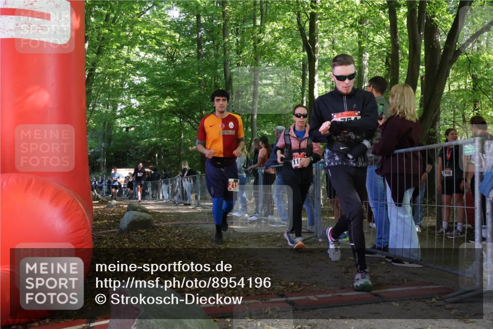 28.09.2025 - 33. Volkslauf durch das schöne Alstertal Strokosch-Dieckow http://msf.ph/oto/8954196 28.09.2025 12:38:59 Ziel 1104, 1754, 2158, 2316, 2554, 2640 meine-sportfotos.de