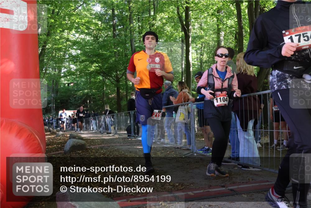 28.09.2025 - 33. Volkslauf durch das schöne Alstertal Strokosch-Dieckow http://msf.ph/oto/8954199 28.09.2025 12:39:00 Ziel 2316, 2554, 2640 meine-sportfotos.de