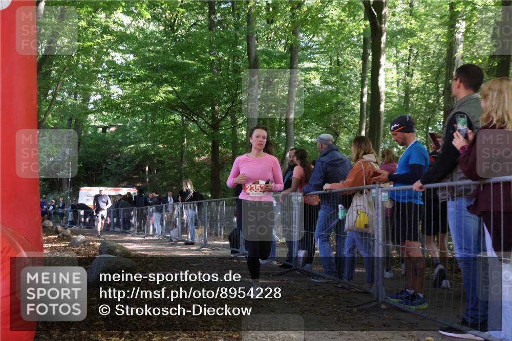 28.09.2025 - 33. Volkslauf durch das schöne Alstertal Strokosch-Dieckow http://msf.ph/oto/8954228 28.09.2025 12:39:13 Ziel 2353, 2544 meine-sportfotos.de