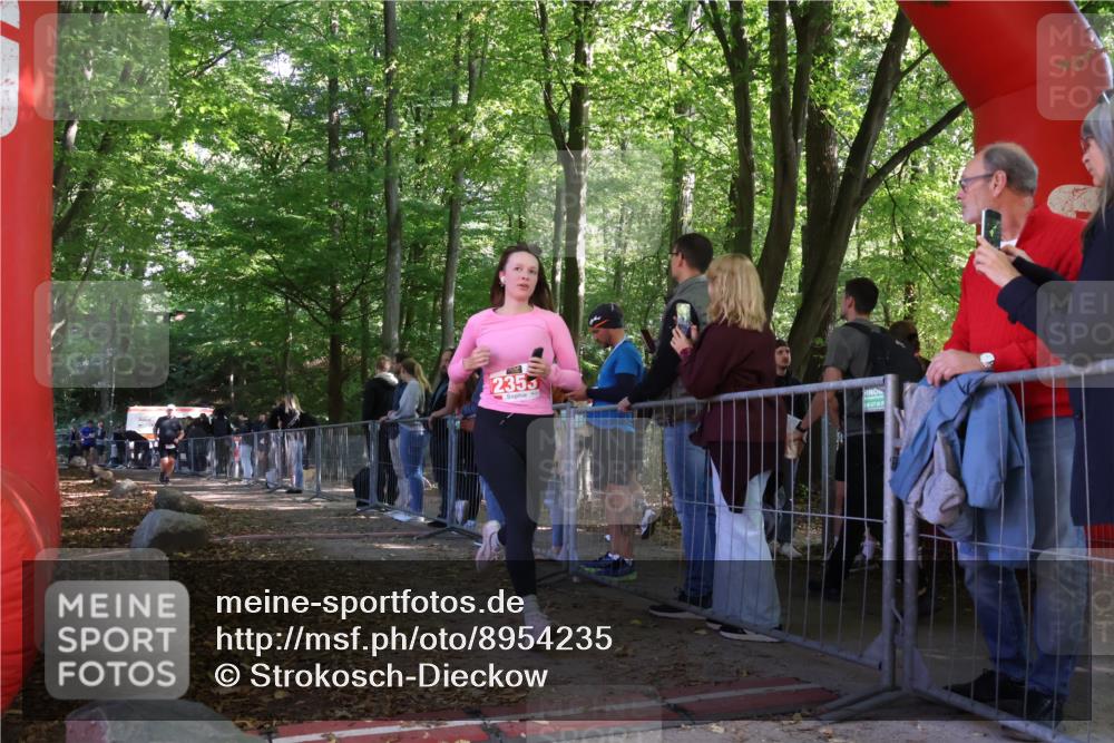 28.09.2025 - 33. Volkslauf durch das schöne Alstertal Strokosch-Dieckow http://msf.ph/oto/8954235 28.09.2025 12:39:14 Ziel 2353, 2544, 2567 meine-sportfotos.de