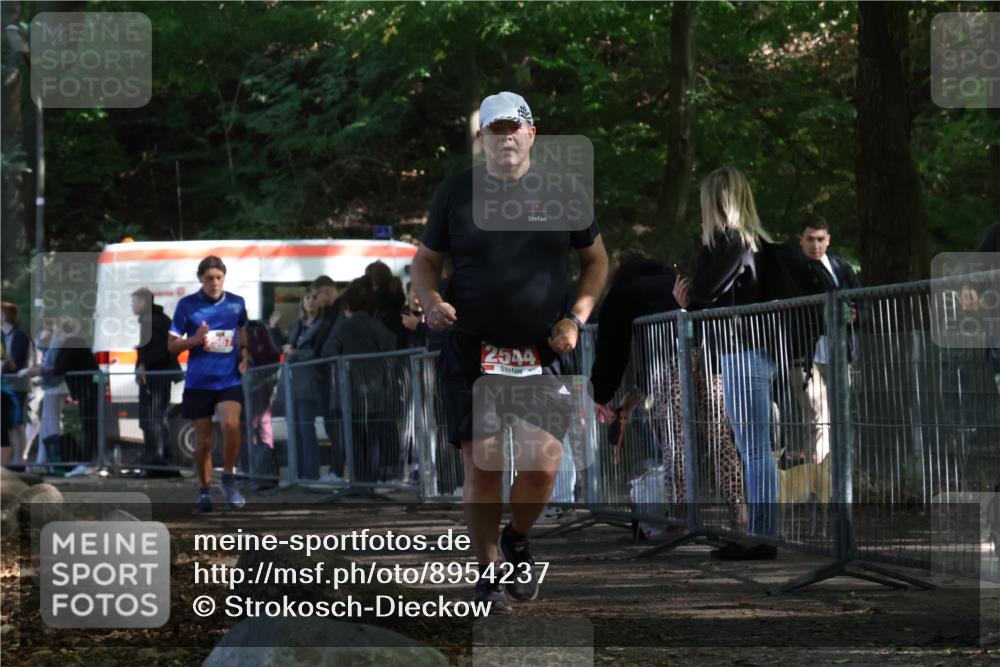 28.09.2025 - 33. Volkslauf durch das schöne Alstertal Strokosch-Dieckow http://msf.ph/oto/8954237 28.09.2025 12:39:17 Ziel 2544, 2567 meine-sportfotos.de