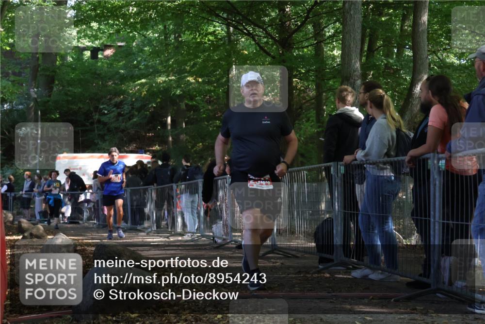 28.09.2025 - 33. Volkslauf durch das schöne Alstertal Strokosch-Dieckow http://msf.ph/oto/8954243 28.09.2025 12:39:19 Ziel 2028, 2544, 2567 meine-sportfotos.de