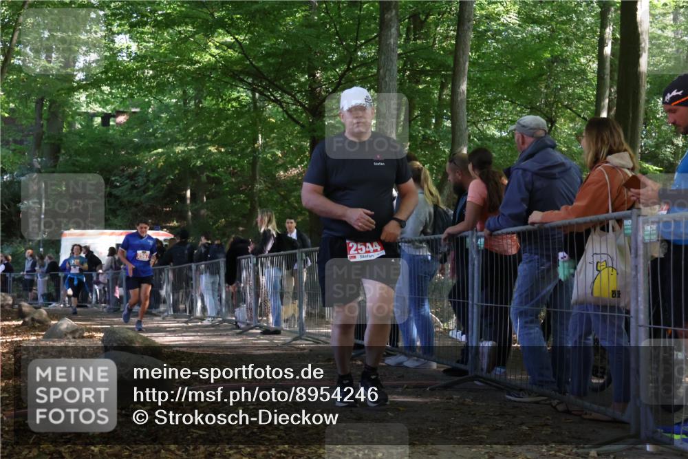 28.09.2025 - 33. Volkslauf durch das schöne Alstertal Strokosch-Dieckow http://msf.ph/oto/8954246 28.09.2025 12:39:20 Ziel 2028, 2544, 2567 meine-sportfotos.de