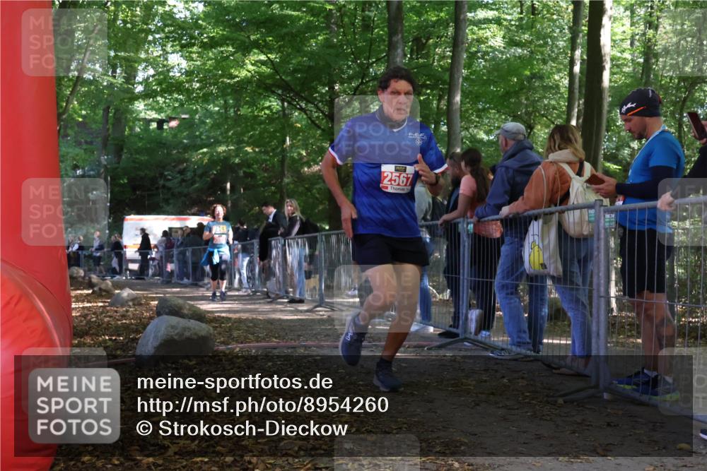 28.09.2025 - 33. Volkslauf durch das schöne Alstertal Strokosch-Dieckow http://msf.ph/oto/8954260 28.09.2025 12:39:24 Ziel 2028, 2567 meine-sportfotos.de