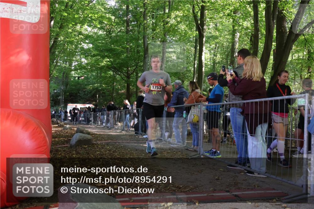 28.09.2025 - 33. Volkslauf durch das schöne Alstertal Strokosch-Dieckow http://msf.ph/oto/8954291 28.09.2025 12:39:41 Ziel 1753, 2242 meine-sportfotos.de