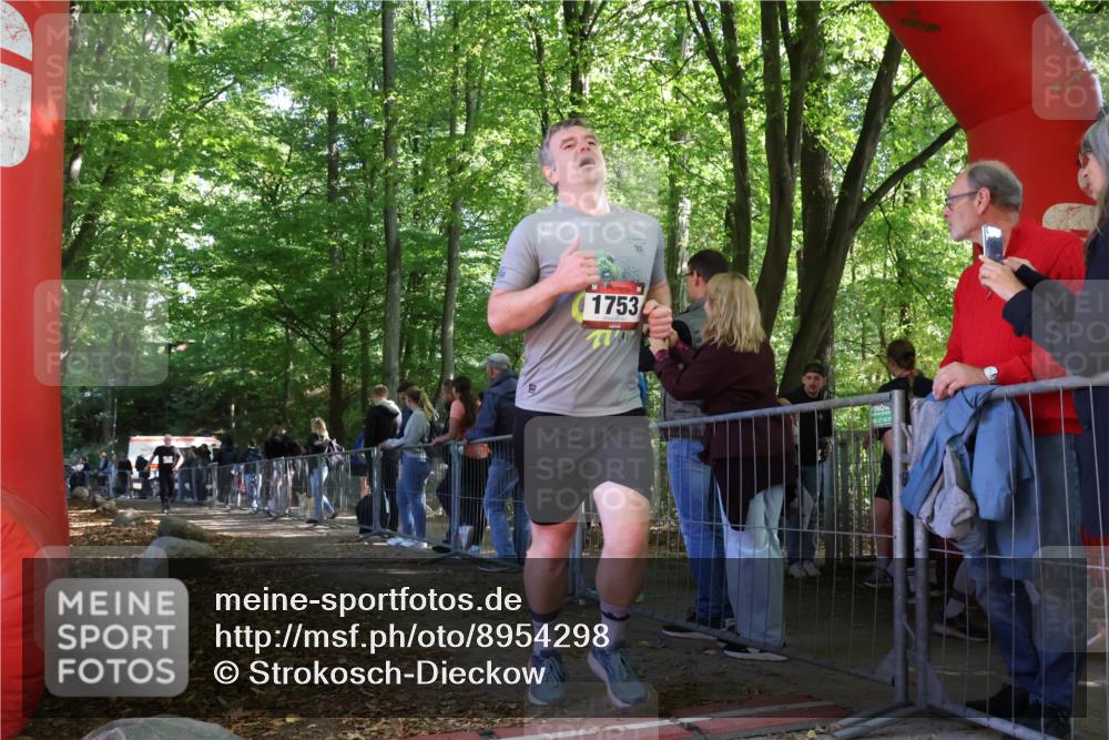 28.09.2025 - 33. Volkslauf durch das schöne Alstertal Strokosch-Dieckow http://msf.ph/oto/8954298 28.09.2025 12:39:42 Ziel 1753, 2242 meine-sportfotos.de