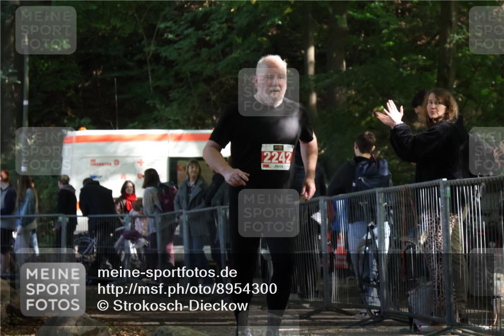 28.09.2025 - 33. Volkslauf durch das schöne Alstertal Strokosch-Dieckow http://msf.ph/oto/8954300 28.09.2025 12:39:45 Ziel 2242 meine-sportfotos.de