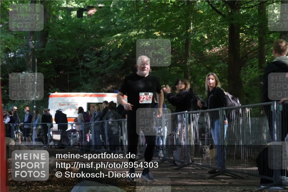 28.09.2025 - 33. Volkslauf durch das schöne Alstertal Strokosch-Dieckow http://msf.ph/oto/8954303 28.09.2025 12:39:46 Ziel 2242 meine-sportfotos.de