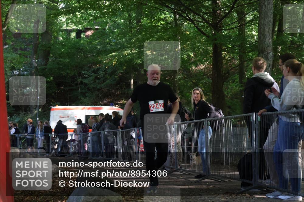 28.09.2025 - 33. Volkslauf durch das schöne Alstertal Strokosch-Dieckow http://msf.ph/oto/8954306 28.09.2025 12:39:47 Ziel 2242 meine-sportfotos.de