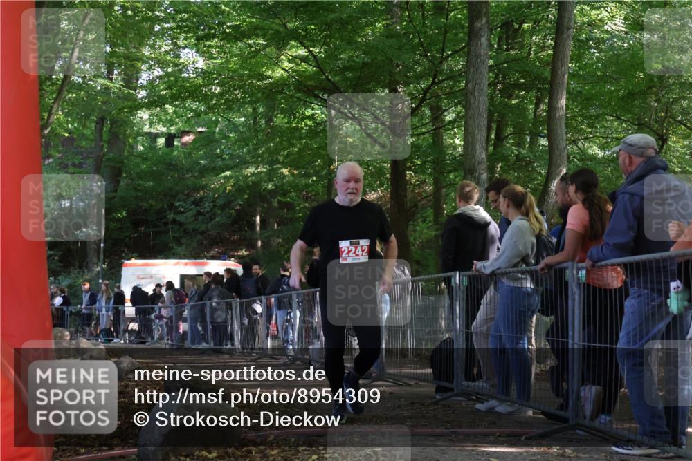 28.09.2025 - 33. Volkslauf durch das schöne Alstertal Strokosch-Dieckow http://msf.ph/oto/8954309 28.09.2025 12:39:47 Ziel 2242 meine-sportfotos.de