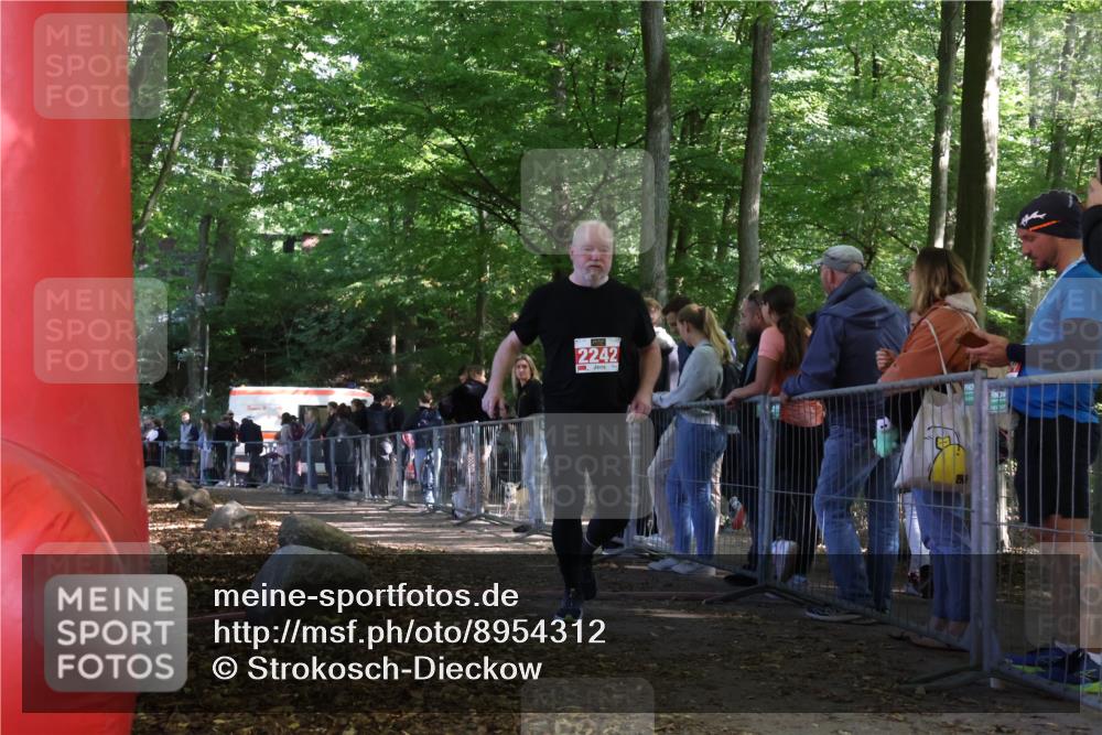 28.09.2025 - 33. Volkslauf durch das schöne Alstertal Strokosch-Dieckow http://msf.ph/oto/8954312 28.09.2025 12:39:48 Ziel 2242 meine-sportfotos.de