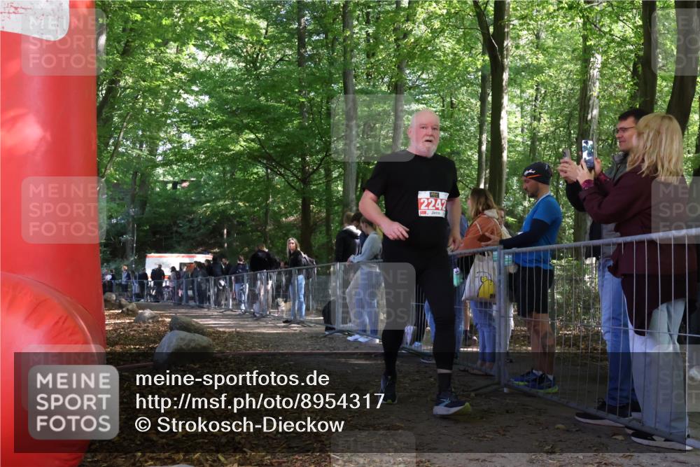 28.09.2025 - 33. Volkslauf durch das schöne Alstertal Strokosch-Dieckow http://msf.ph/oto/8954317 28.09.2025 12:39:49 Ziel 2242 meine-sportfotos.de