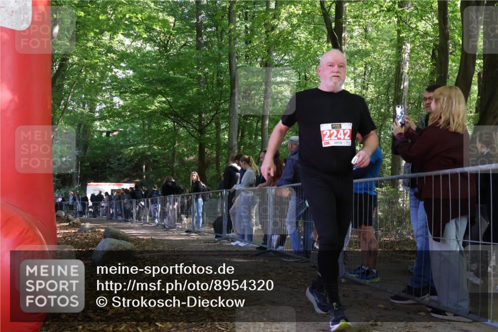 28.09.2025 - 33. Volkslauf durch das schöne Alstertal Strokosch-Dieckow http://msf.ph/oto/8954320 28.09.2025 12:39:49 Ziel 2242 meine-sportfotos.de