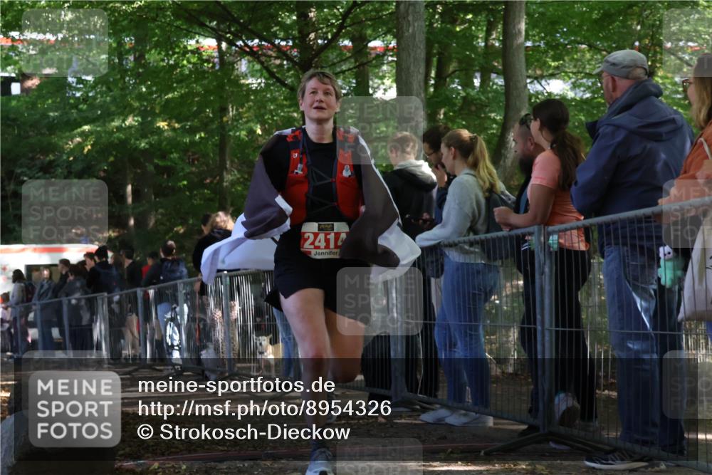 28.09.2025 - 33. Volkslauf durch das schöne Alstertal Strokosch-Dieckow http://msf.ph/oto/8954326 28.09.2025 12:40:24 Ziel 1120, 2414 meine-sportfotos.de