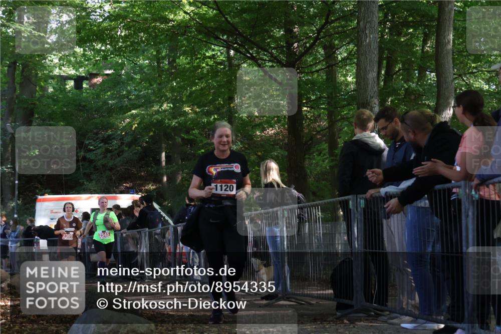 28.09.2025 - 33. Volkslauf durch das schöne Alstertal Strokosch-Dieckow http://msf.ph/oto/8954335 28.09.2025 12:40:31 Ziel 1120, 2369, 2545 meine-sportfotos.de