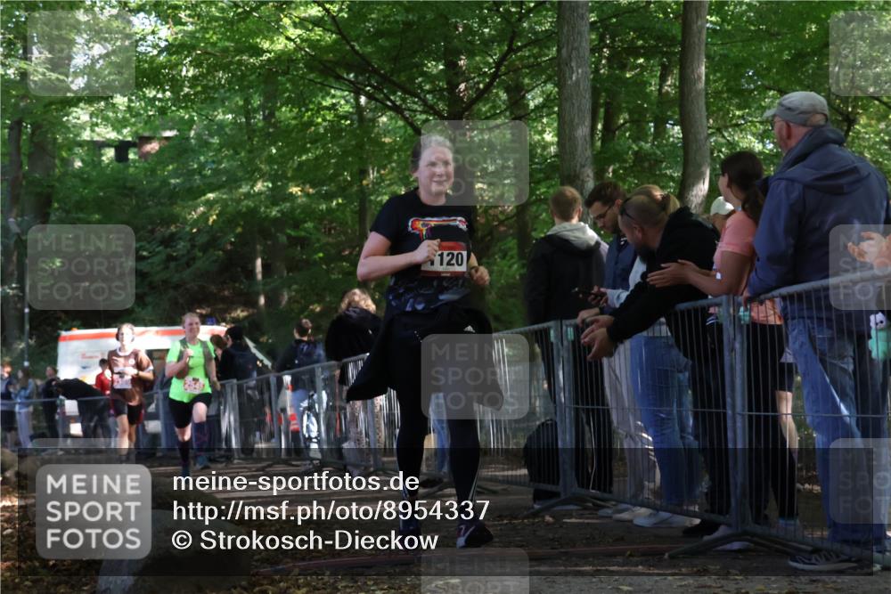 28.09.2025 - 33. Volkslauf durch das schöne Alstertal Strokosch-Dieckow http://msf.ph/oto/8954337 28.09.2025 12:40:32 Ziel 1120, 2369, 2545 meine-sportfotos.de
