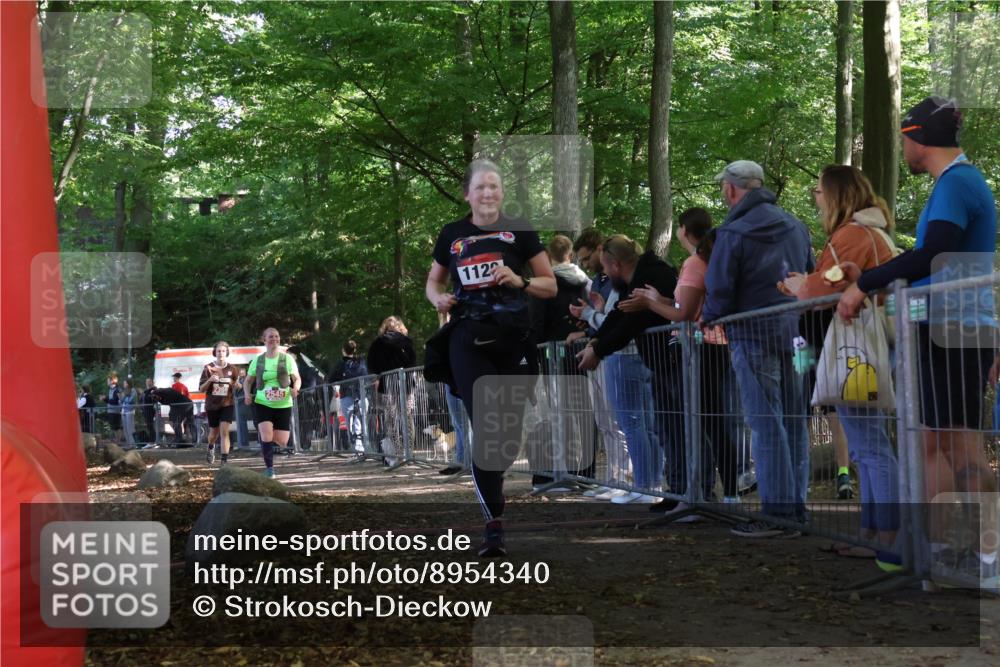 28.09.2025 - 33. Volkslauf durch das schöne Alstertal Strokosch-Dieckow http://msf.ph/oto/8954340 28.09.2025 12:40:32 Ziel 1120, 2369, 2545 meine-sportfotos.de
