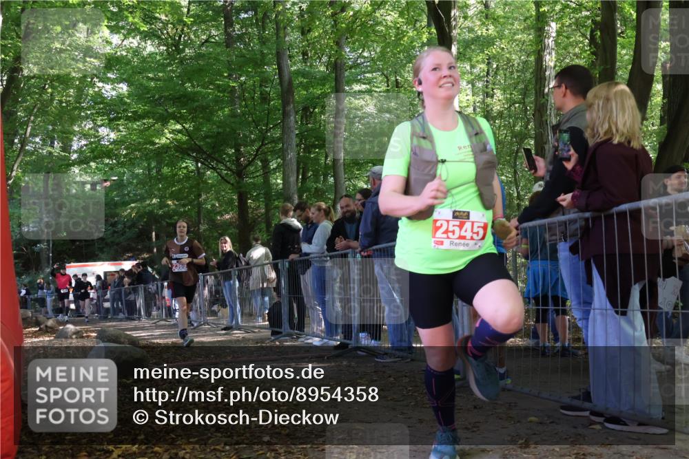 28.09.2025 - 33. Volkslauf durch das schöne Alstertal Strokosch-Dieckow http://msf.ph/oto/8954358 28.09.2025 12:40:35 Ziel 1566, 1579, 2369, 2545 meine-sportfotos.de