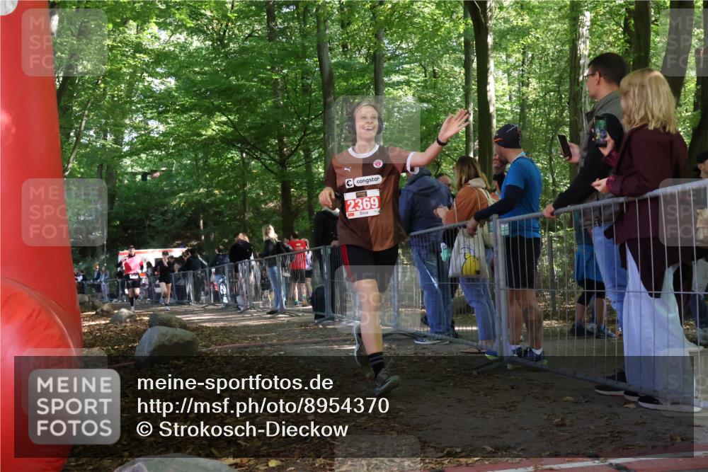 28.09.2025 - 33. Volkslauf durch das schöne Alstertal Strokosch-Dieckow http://msf.ph/oto/8954370 28.09.2025 12:40:38 Ziel 1566, 1579, 2369 meine-sportfotos.de