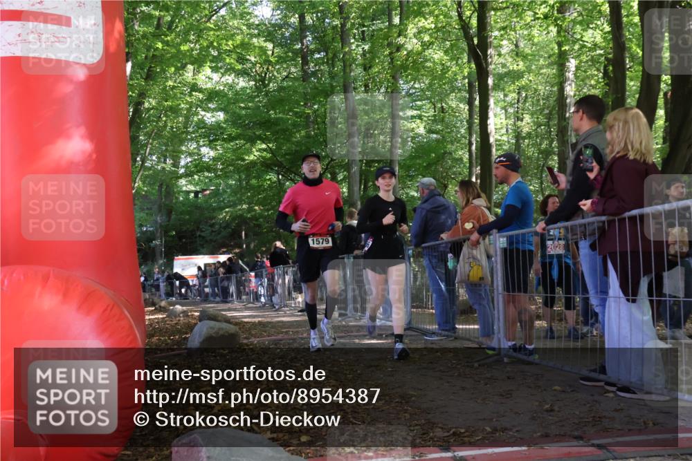 28.09.2025 - 33. Volkslauf durch das schöne Alstertal Strokosch-Dieckow http://msf.ph/oto/8954387 28.09.2025 12:40:43 Ziel 1566, 1579, 2615, 2616 meine-sportfotos.de