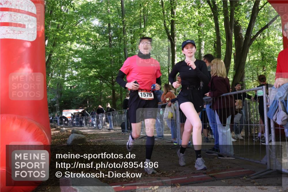 28.09.2025 - 33. Volkslauf durch das schöne Alstertal Strokosch-Dieckow http://msf.ph/oto/8954396 28.09.2025 12:40:44 Ziel 1566, 2615, 2616, 2990 meine-sportfotos.de