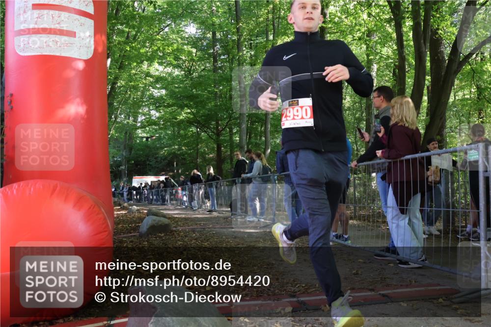 28.09.2025 - 33. Volkslauf durch das schöne Alstertal Strokosch-Dieckow http://msf.ph/oto/8954420 28.09.2025 12:40:54 Ziel 2990 meine-sportfotos.de