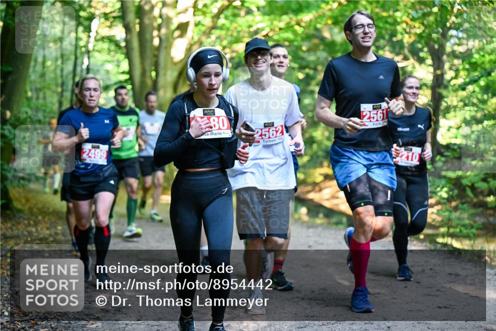 28.09.2025 - 33. Volkslauf durch das schöne Alstertal Dr. Thomas Lammeyer http://msf.ph/oto/8954442 28.09.2025 10:38:45 Laufen 2499, 80, 2562, 2561, 210 meine-sportfotos.de
