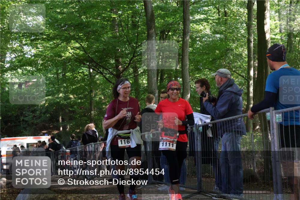 28.09.2025 - 33. Volkslauf durch das schöne Alstertal Strokosch-Dieckow http://msf.ph/oto/8954454 28.09.2025 12:41:34 Ziel 1111, 1163 meine-sportfotos.de