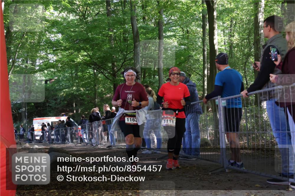 28.09.2025 - 33. Volkslauf durch das schöne Alstertal Strokosch-Dieckow http://msf.ph/oto/8954457 28.09.2025 12:41:34 Ziel 1111, 1163 meine-sportfotos.de